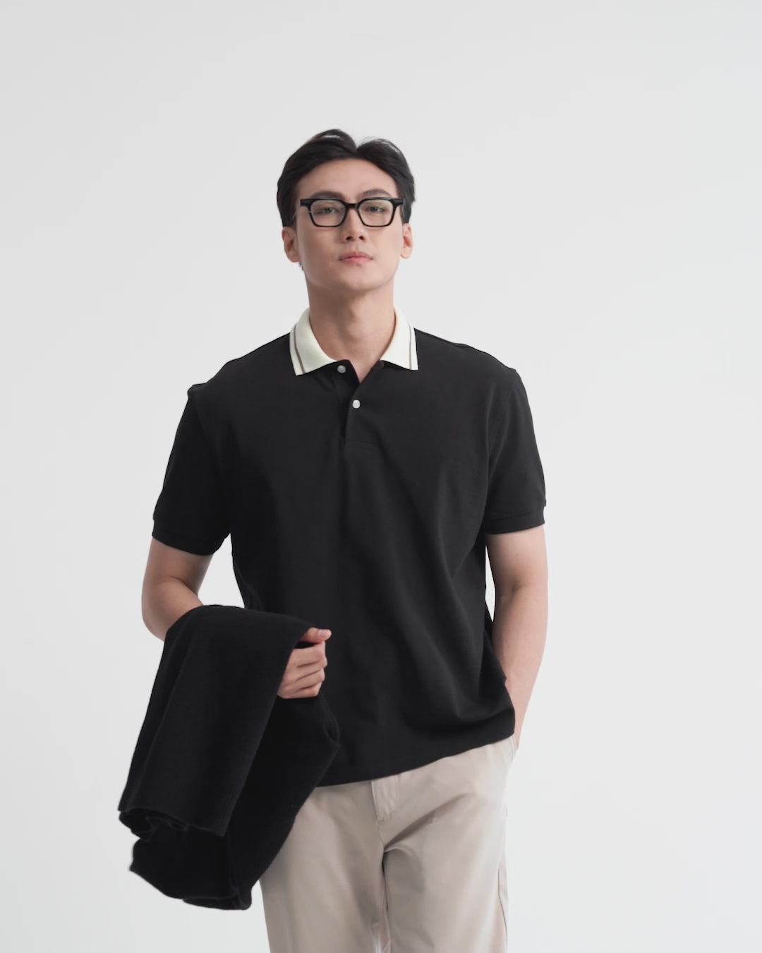 Áo Polo Nam từ thương hiệu Polomanor được làm từ chất liệu vải cá sấu Cotton Interlock cao cấp, mang lại cảm giác mềm mịn, thoáng khí và bền bỉ.